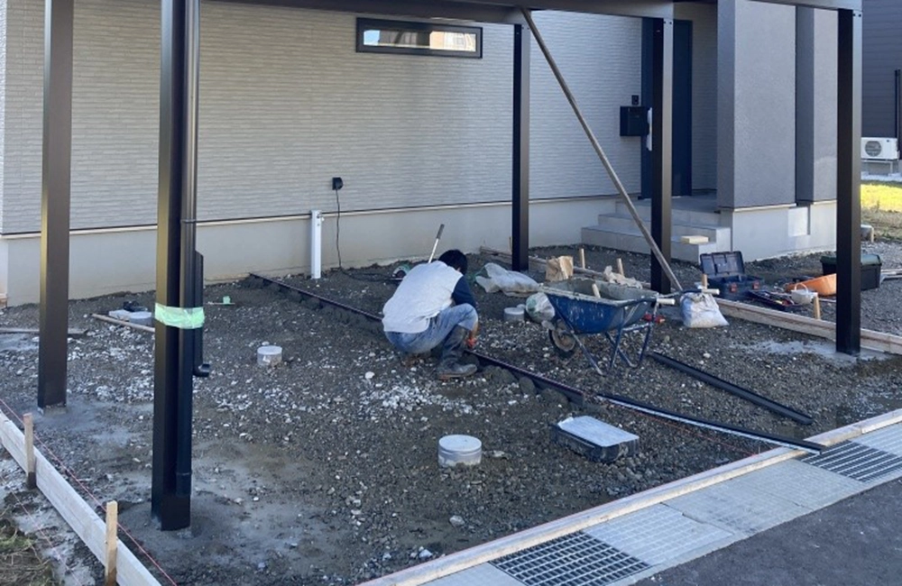 富山市のシンプルモダン外構 工事中