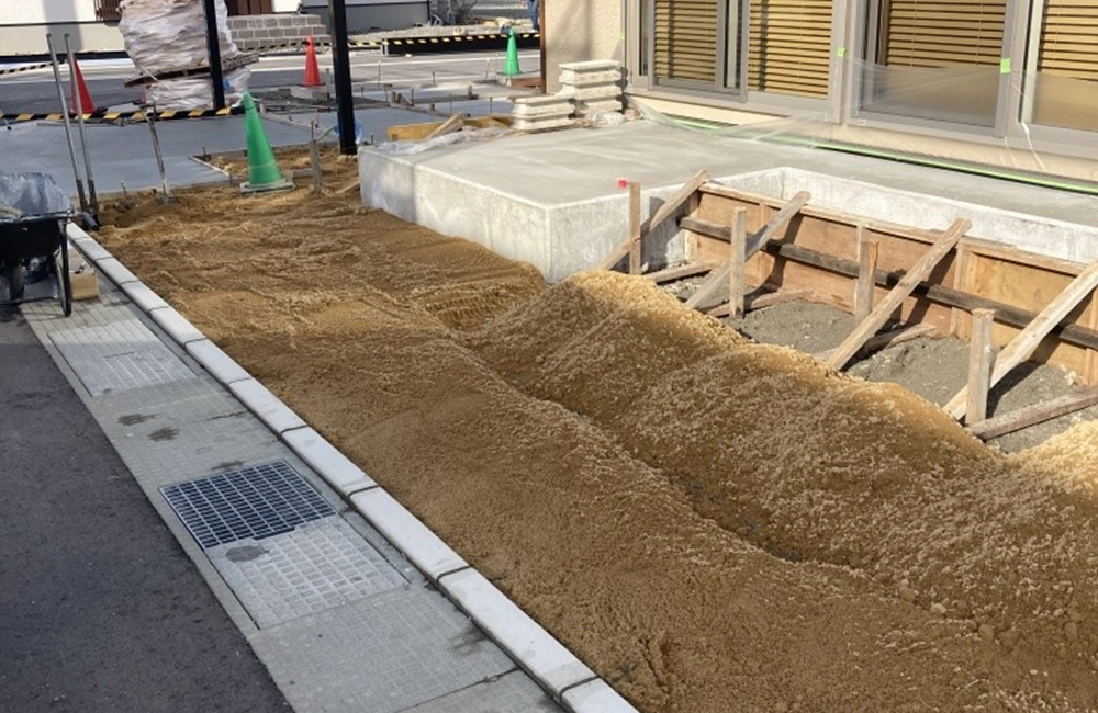立山町の展示場様エクステリア施工中です！！