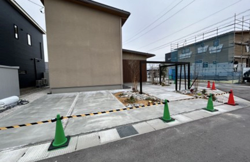 立山町の展示場様エクステリア施工中です！！