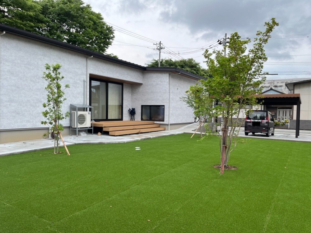 人工芝　お庭　植栽　樹木