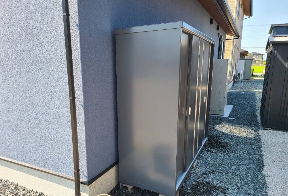 狭いところにもすっぽりおさまる物置