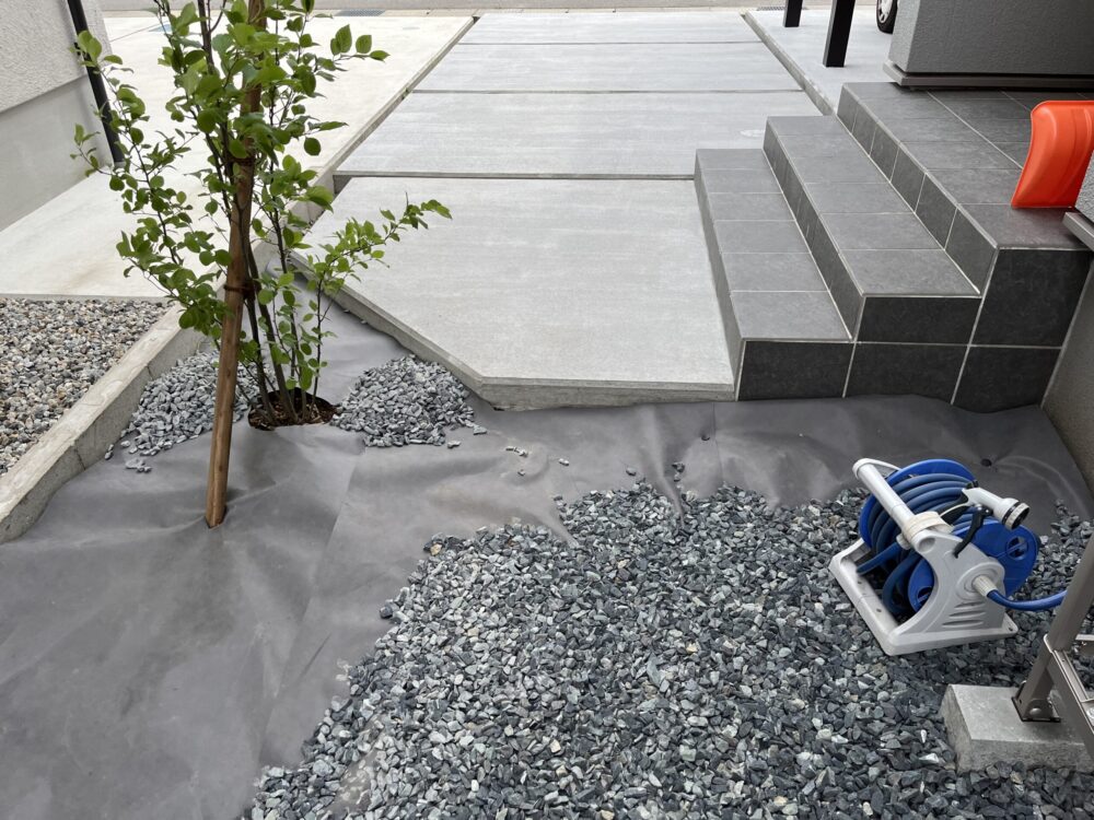 アプローチ シンボルツリー 植栽