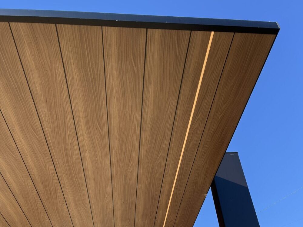 カーポート　軒天ラインライト